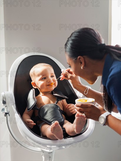 Mother feeding baby (2-5 moths)