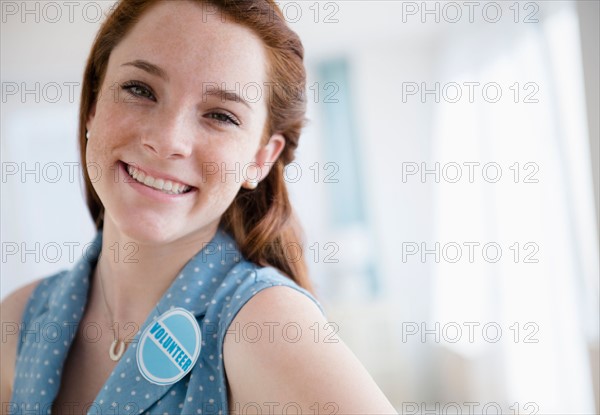 Portrait of smiling teenage girl (14-15)