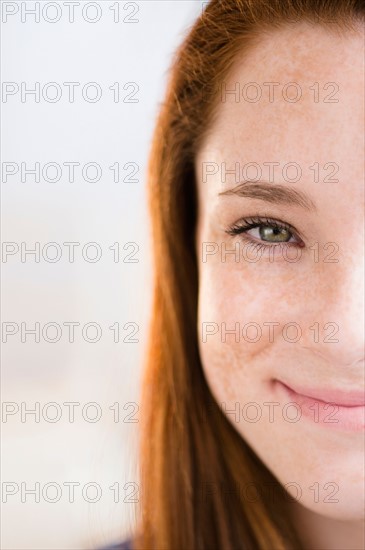 Portrait of smiling teenage girl (14-15)