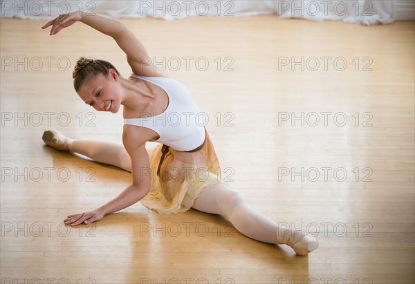 Portrait of teenage ballet dancer (16-17) practicing