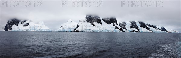 View of graham land and icebergs