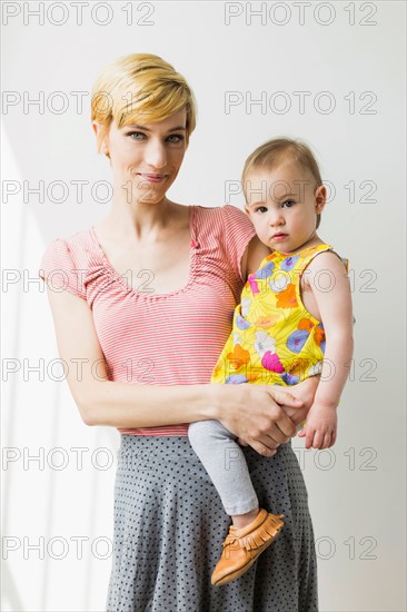 Portrait of mother holding daughter (12-17 months)