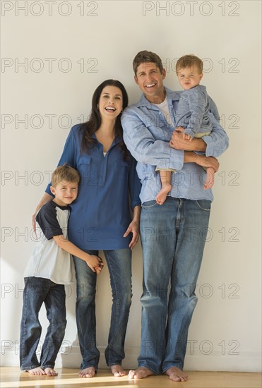 Portrait of parents with two sons (12-17 months, 6-7).