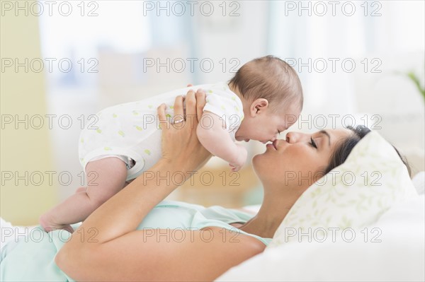 Mother playing with baby (2-5 months).