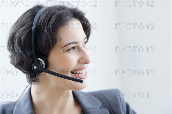 Businesswoman wearing headset.
Photo : Jamie Grill