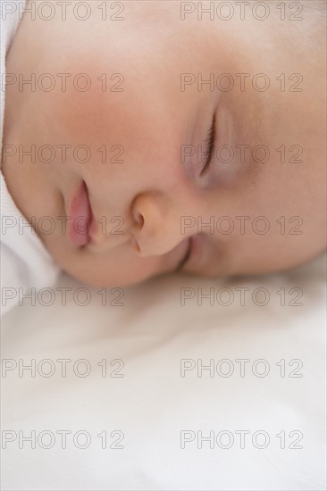 Baby girl (2-5 months) sleeping.
Photo : Jamie Grill