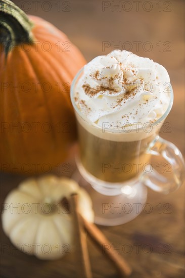 Studio Shot of cinnamon cafe latte.
Photo : Jamie Grill