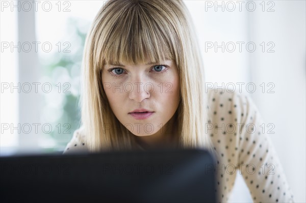 Female designer working on computer.
Photo : Jamie Grill