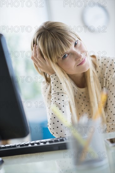 Female designer relaxing in office.
Photo : Jamie Grill