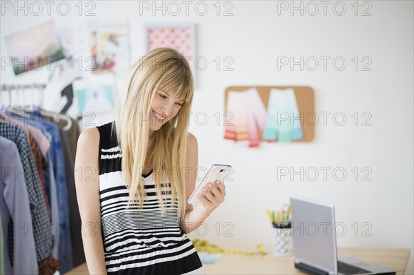 Woman looking at cell phone.
Photo : Jamie Grill