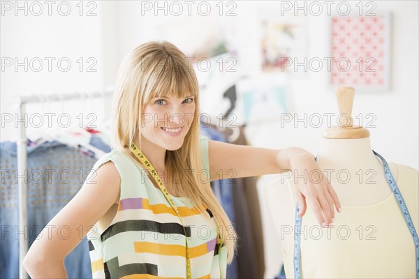 Portrait of female fashion designer in studio.
Photo : Jamie Grill