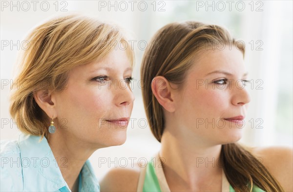 Portrait of mother and adult daughter.
Photo : Daniel Grill