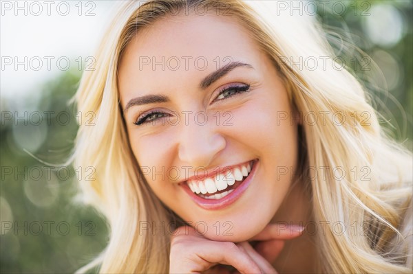 Portrait of teenage girl (16-17).
Photo : Daniel Grill