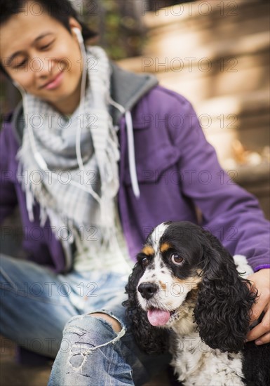 Teenage boy(16-17) with dog. USA, New Jersey, Jersey City.
Photo : Daniel Grill