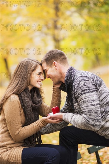 Young man proposing to young woman in Central Park. USA, New York State, New York City.
Photo : Daniel Grill