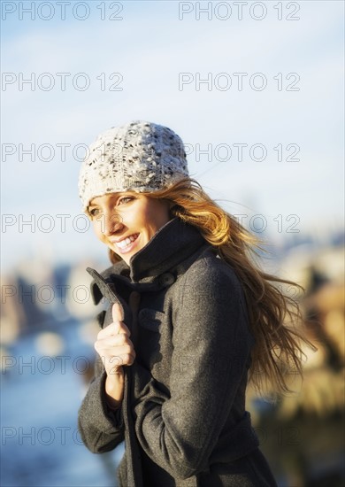 Portrait of cheerful woman in overcoat in autumn. USA, New York City, Brooklyn, Williamsburg.
Photo : Daniel Grill