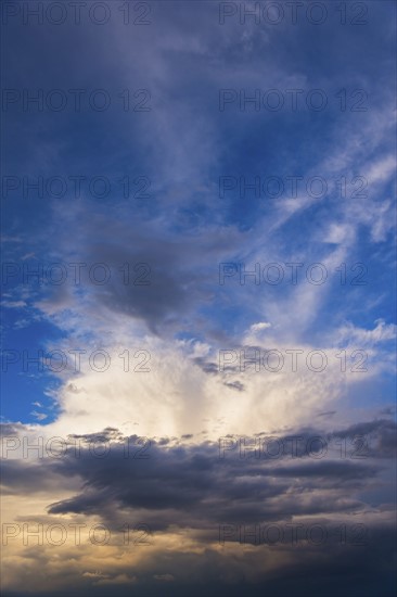 Clouds on blue sky.
Photo : Daniel Grill