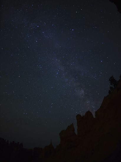 Night sky above rocks. USA, Utah, Bryce Canyon.
Photo : Daniel Grill