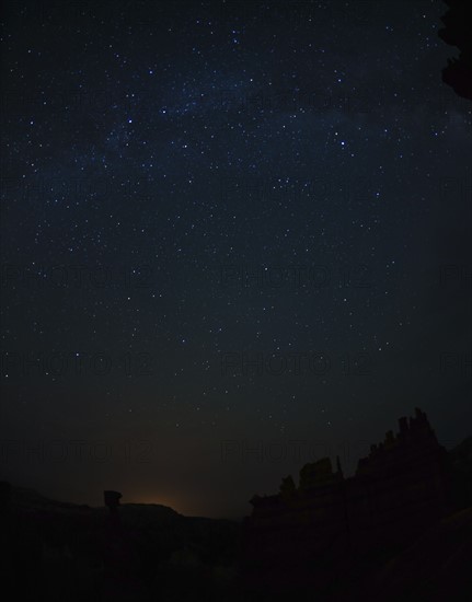 Night sky above rocks. USA, Utah, Bryce Canyon.
Photo : Daniel Grill