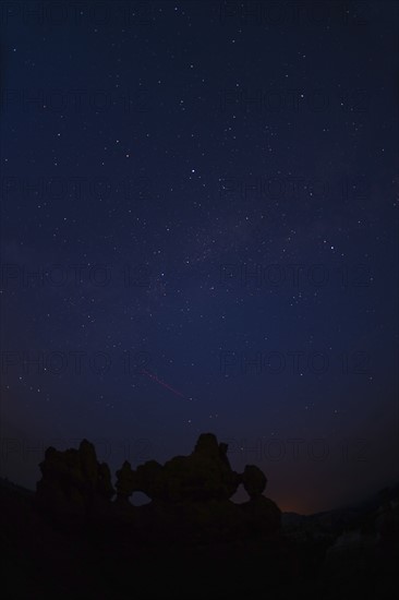 Night sky above rocks. USA, Utah, Bryce Canyon.
Photo : Daniel Grill