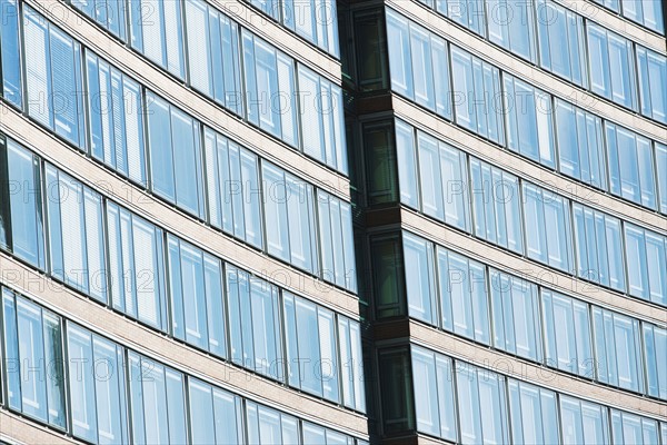 View of office building facade. USA, New York State, New York City.
Photo : fotog