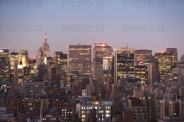 City skyline at dusk. USA, New York State, New York City.
Photo : fotog