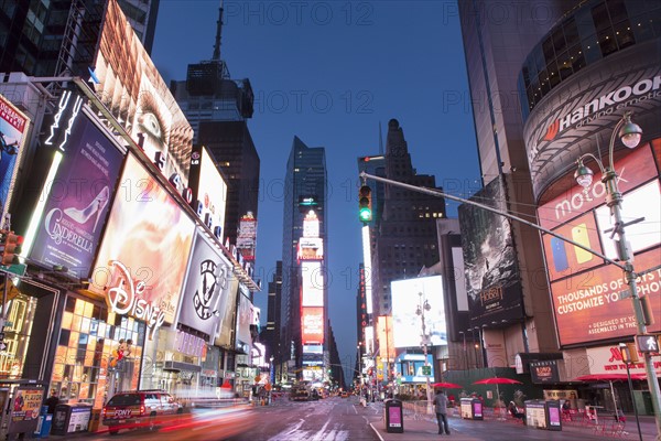 Time Square at night. USA, New York State, New York City.
Photo : fotog