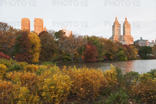 View of Central Park in autumn. USA, New York State, New York City.
Photo : fotog