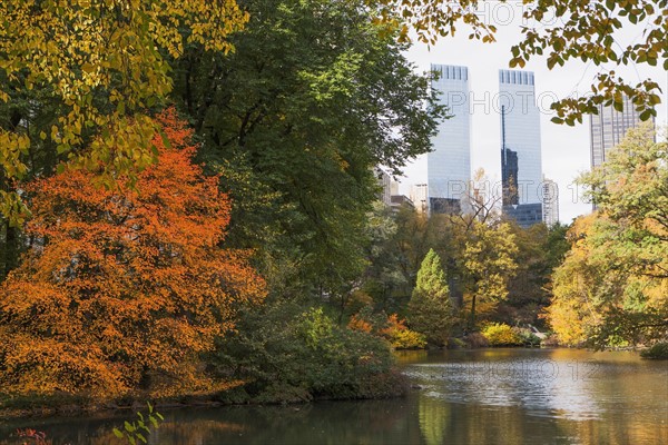 View of Central Park in autumn. USA, New York State, New York City.
Photo : fotog