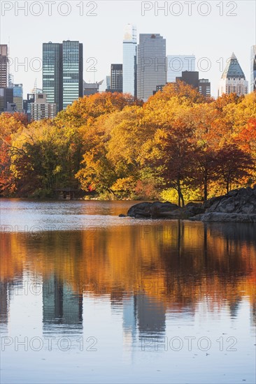 View of Central Park in autumn. USA, New York State, New York City.
Photo : fotog