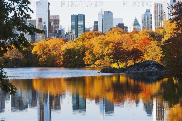 View of Central Park in autumn. USA, New York State, New York City.
Photo : fotog