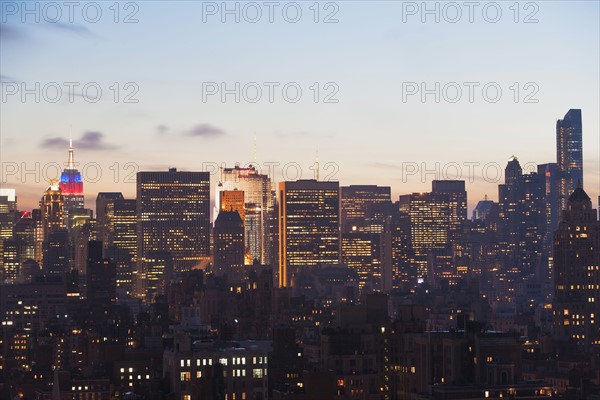 Skyline at dusk. USA, New York State, New York City.
Photo : fotog