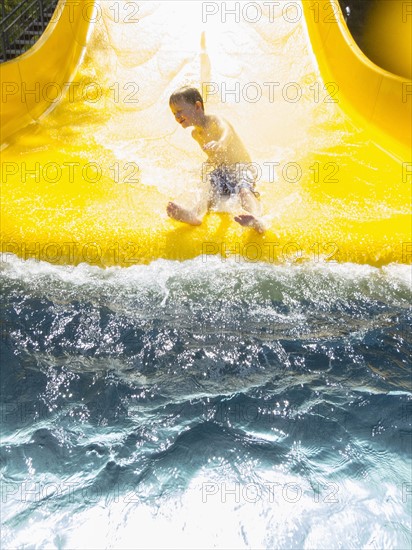 Boy (6-7) having fun on water slide. Germany, Thuringia.
Photo : JOHANNES KROEMER