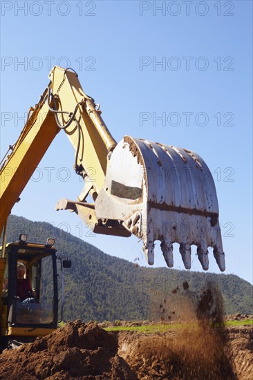 Construction worker working on construction site. USA, Western Colorado, United States.
Photo : Kelly