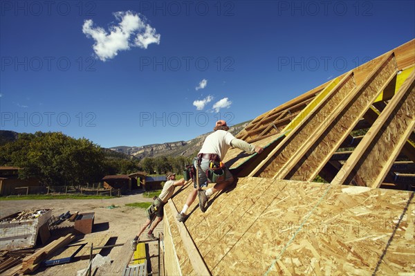 Construction workers working on construction site. USA, Colorado.
Photo : Kelly