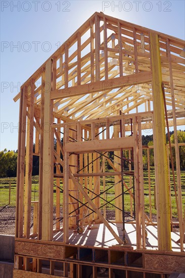 Timber house under construction. USA, Colorado.
Photo : Kelly