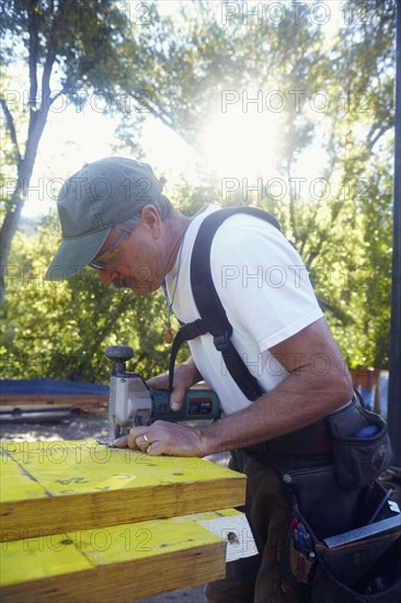 Construction worker working on construction site. USA, Colorado.
Photo : Kelly