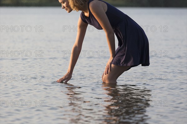 Beautiful woman in lake.
Photo : Jan Scherders