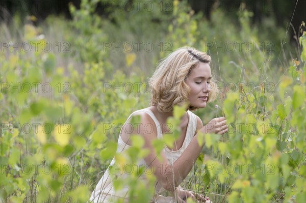 Woman relaxing on meadow. Netherlands, Gelderland, Hatertse Vennen.
Photo : Jan Scherders