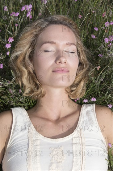 Woman relaxing on meadow.
Photo : Jan Scherders