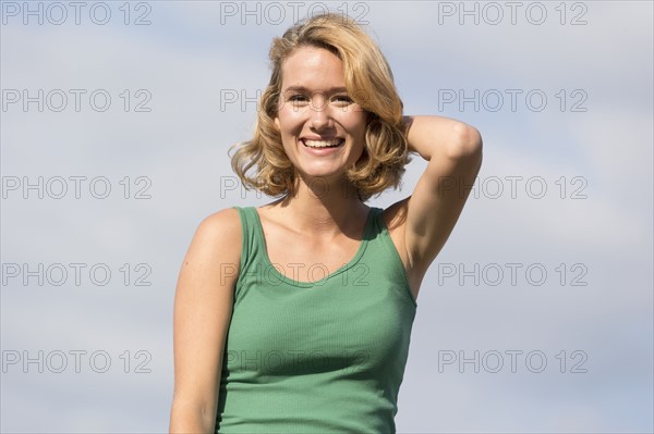 Portrait of happy woman.
Photo : Jan Scherders