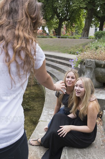 Female friends using cell phone. Netherlands, Groningen.
Photo : Jan Scherders