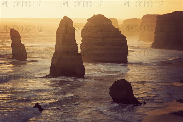 Twelve Apostles Rock Formation. Australia, Victoria, Port Campbell.
Photo : Henryk Sadura