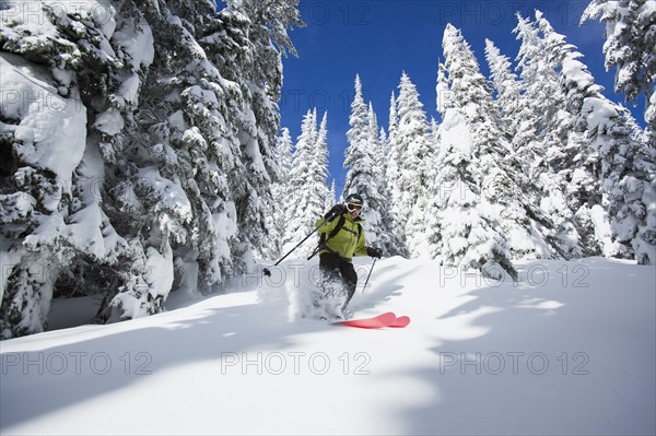 Woman skiing. USA, Montana, Whitefish.
Photo : Noah Clayton