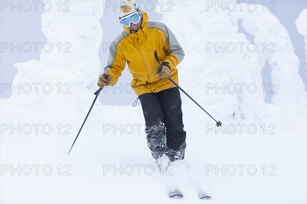 Man skiing. USA, Montana, Whitefish.
Photo : Noah Clayton