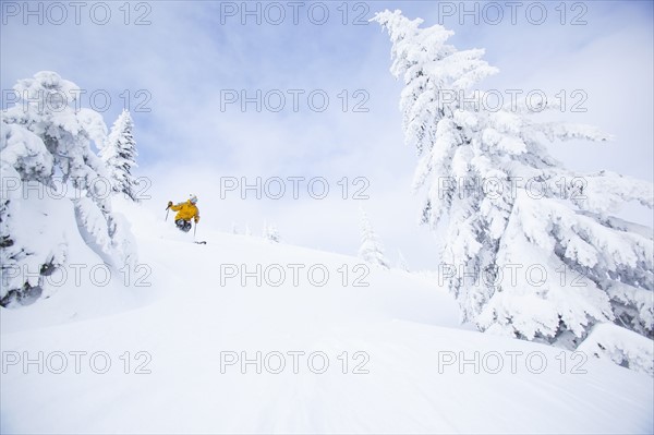 Man skiing. USA, Montana, Whitefish.
Photo : Noah Clayton