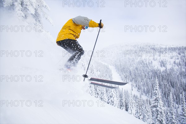 Man skiing. USA, Montana, Whitefish.
Photo : Noah Clayton