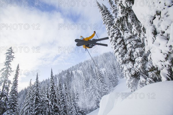 Man skiing. USA, Montana, Whitefish.
Photo : Noah Clayton