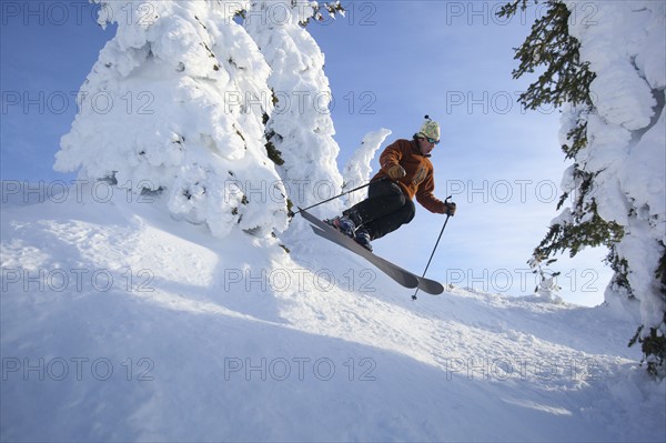 Man skiing. USA, Montana, Whitefish.
Photo : Noah Clayton