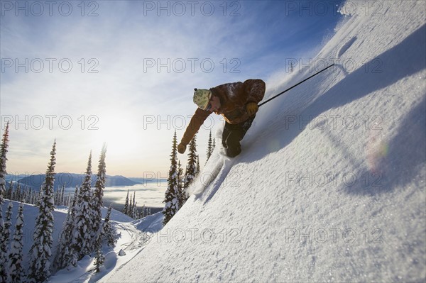 Man skiing. USA, Montana, Whitefish.
Photo : Noah Clayton